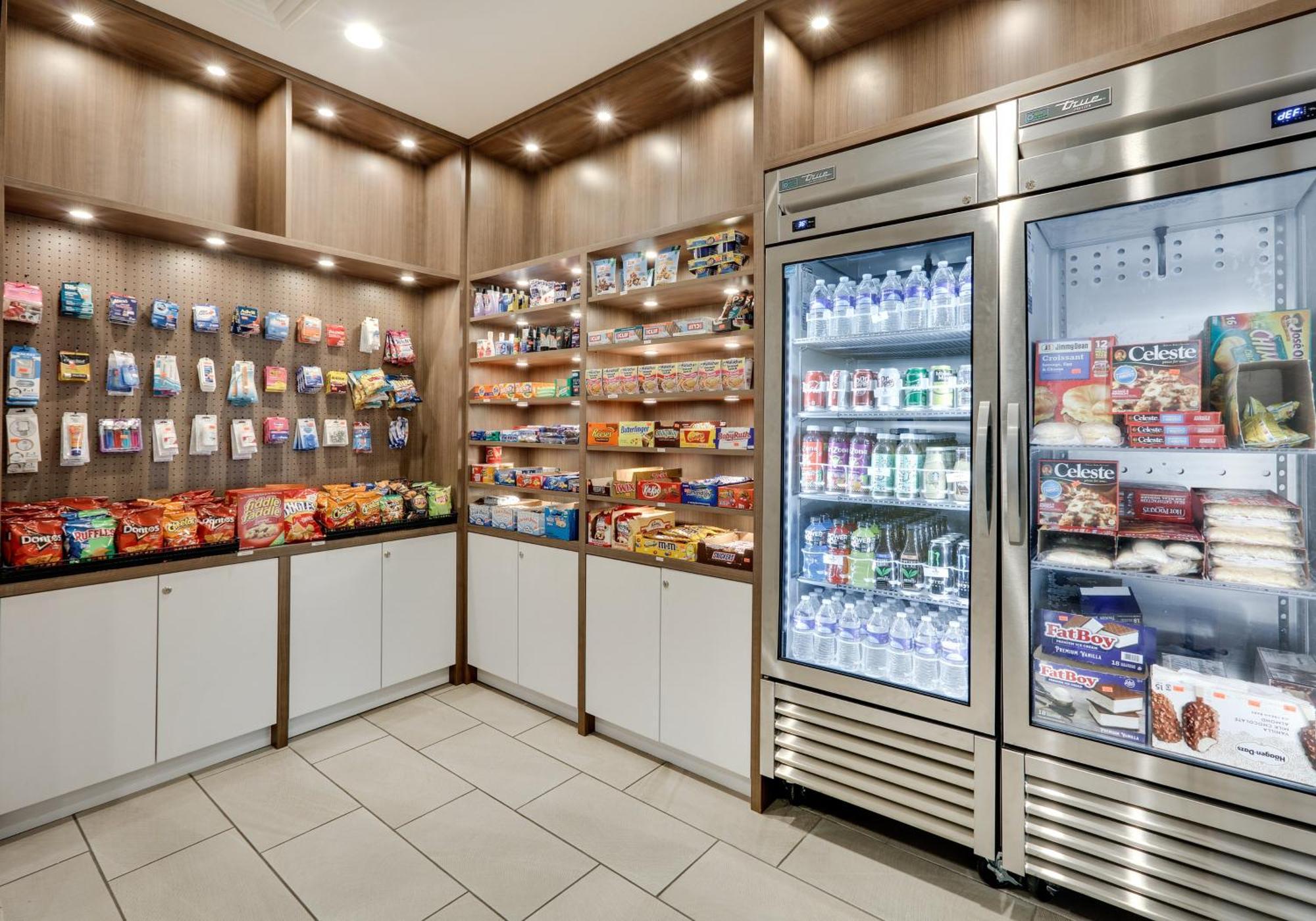 尤马假日酒店 优马 外观 照片